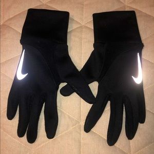 Black Nike gloves with tech touch